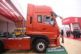 东风商用车2012北京车展展台启幕 以科技与品质定义未来物流